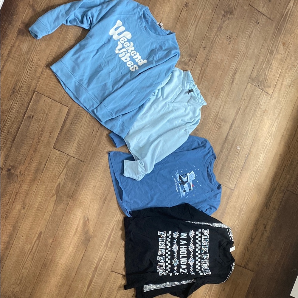 Women’s Medium Blue and Black long sleeve excellent condition